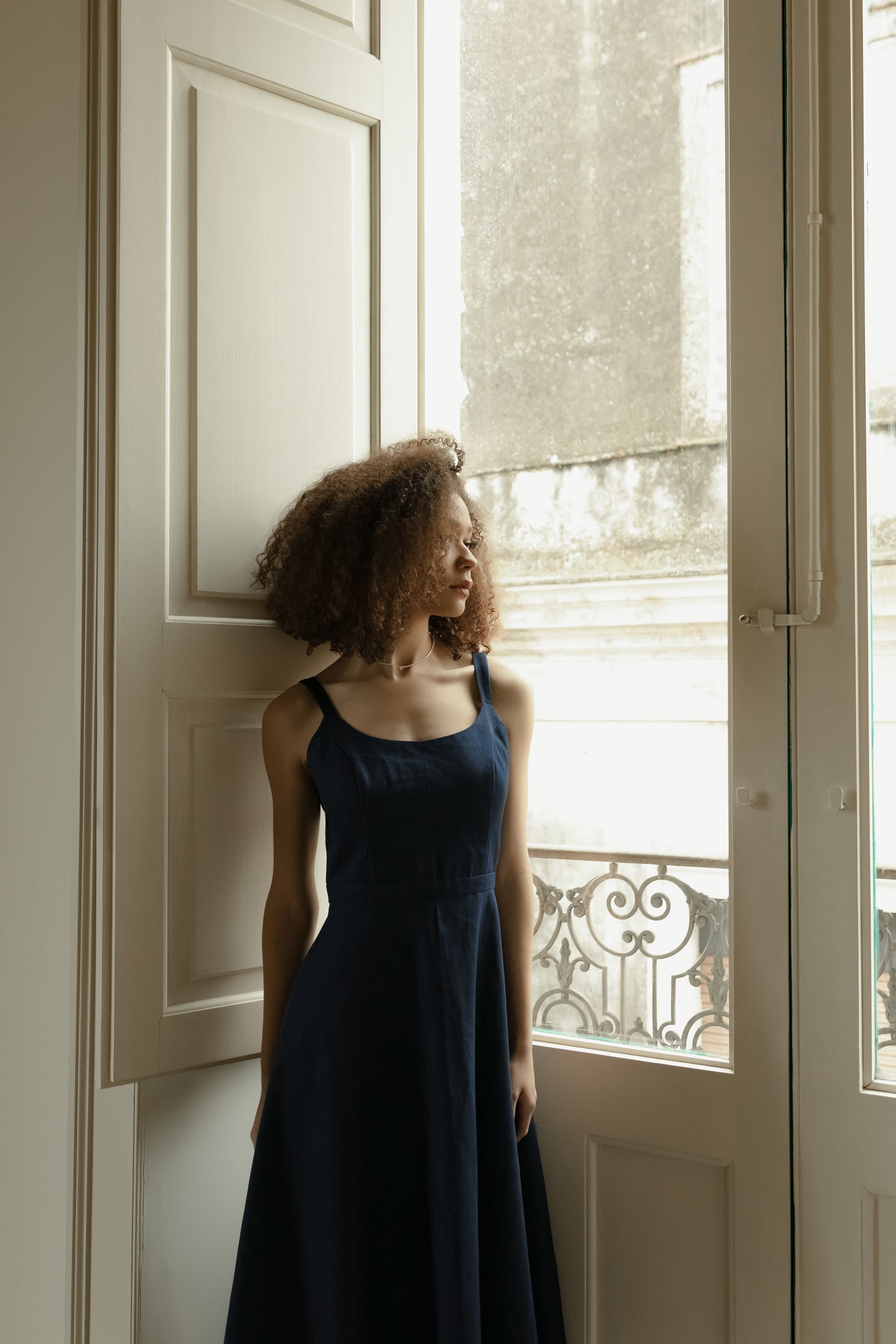 Vestido midi con tirantes en Jeans Azul Oscuro