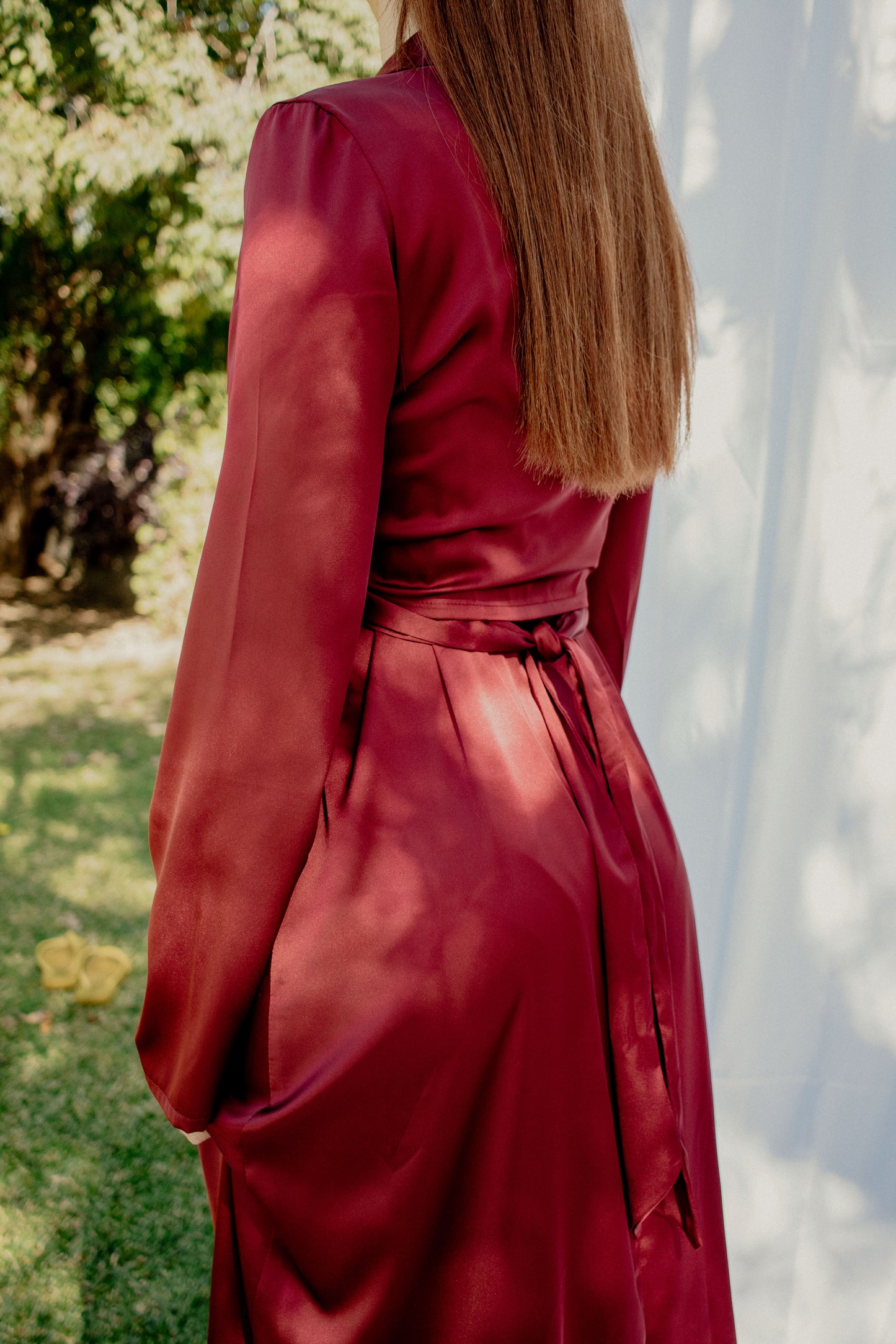 Vestido sencillo de raso - BURDEOS