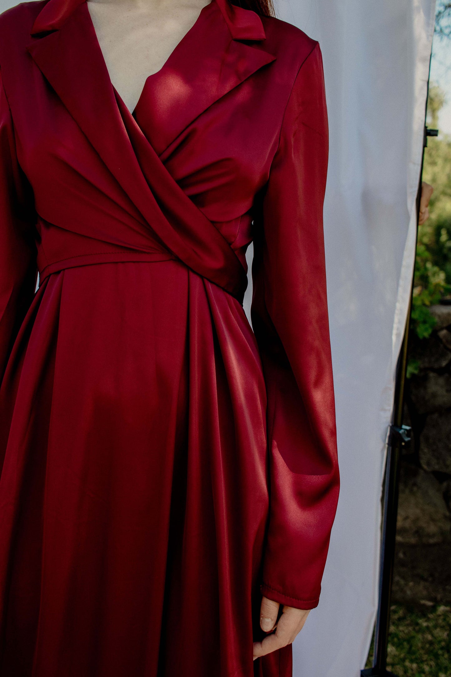 Vestido sencillo de raso - BURDEOS