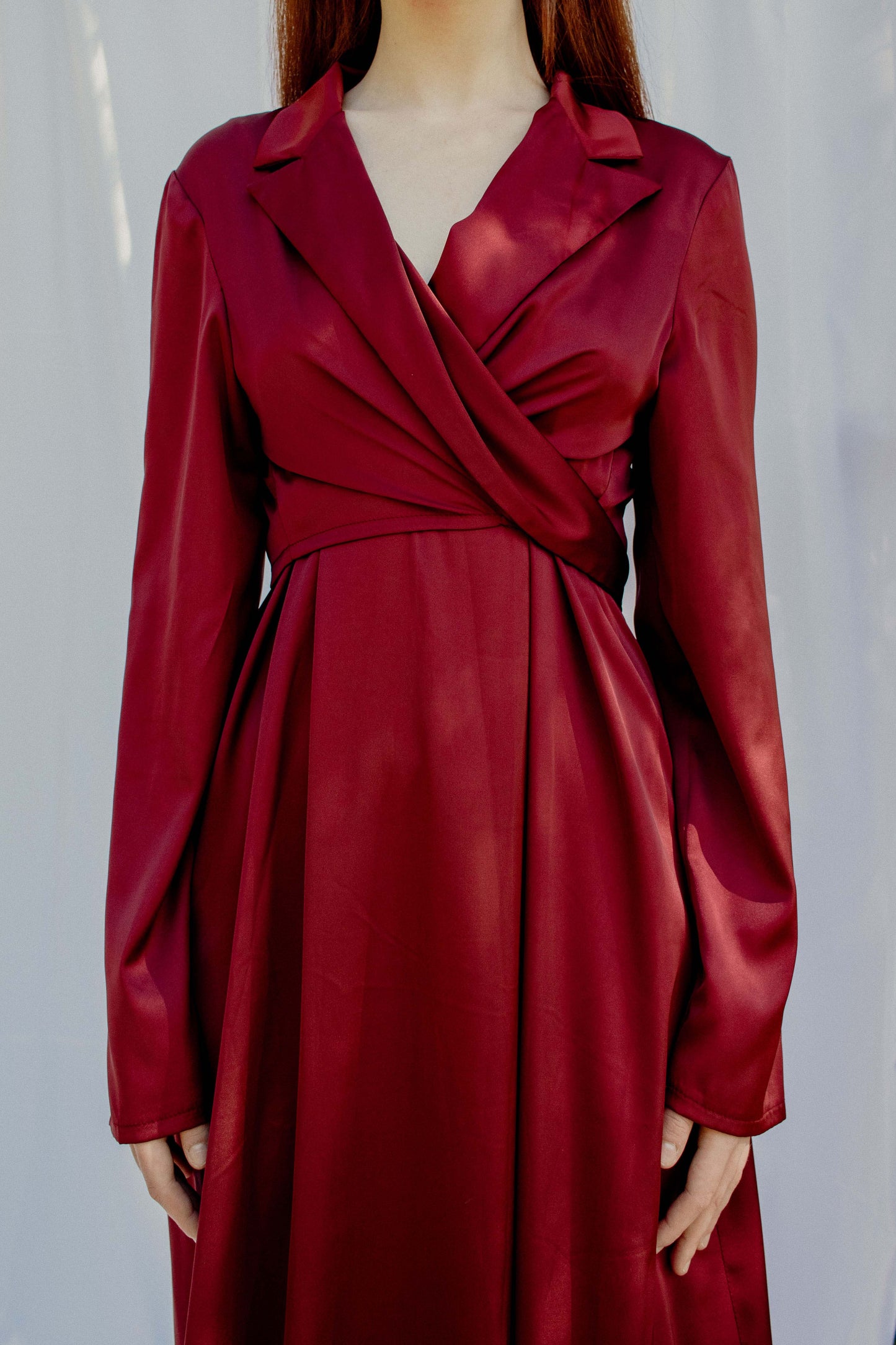 Vestido sencillo de raso - BURDEOS