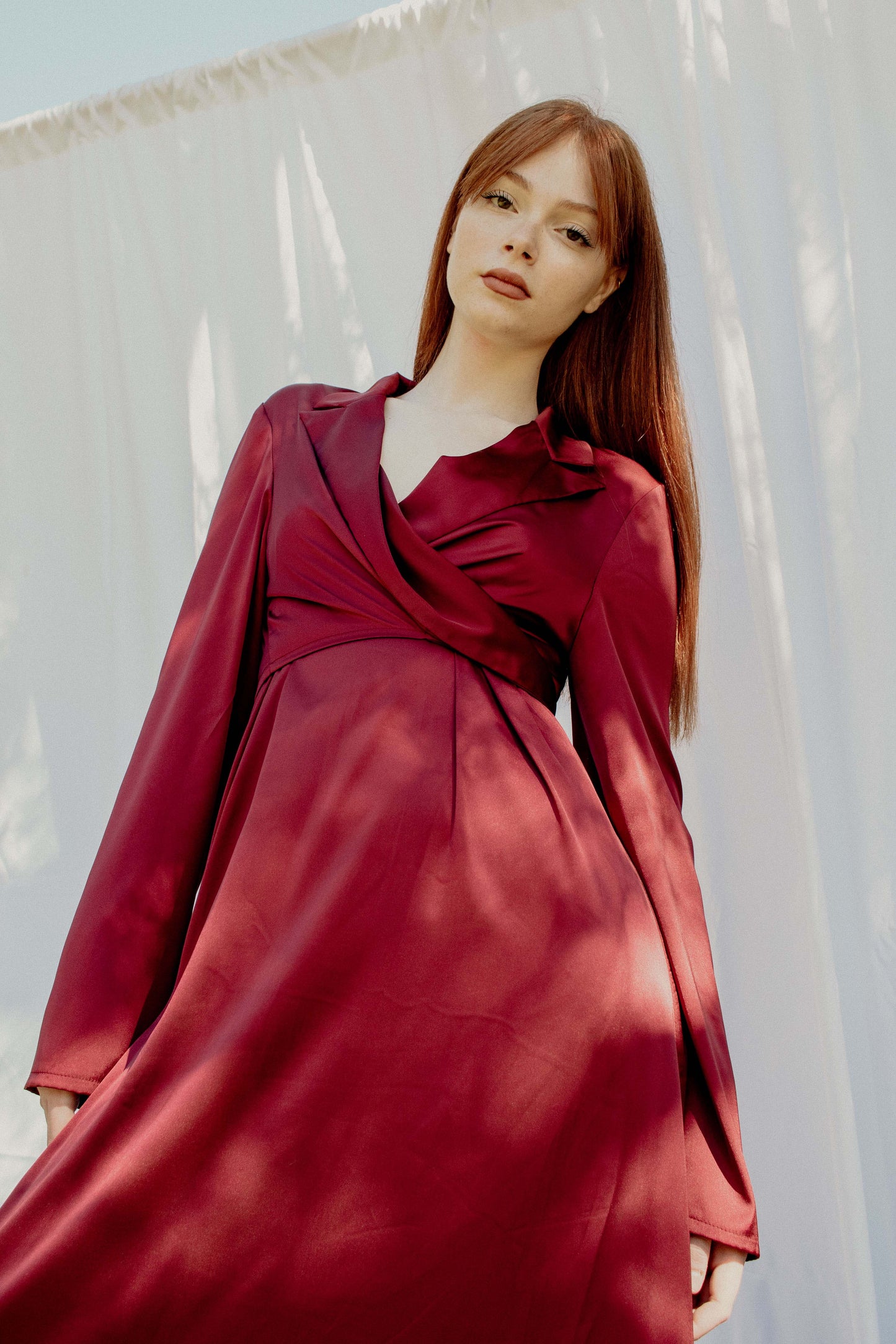Vestido sencillo de raso - BURDEOS