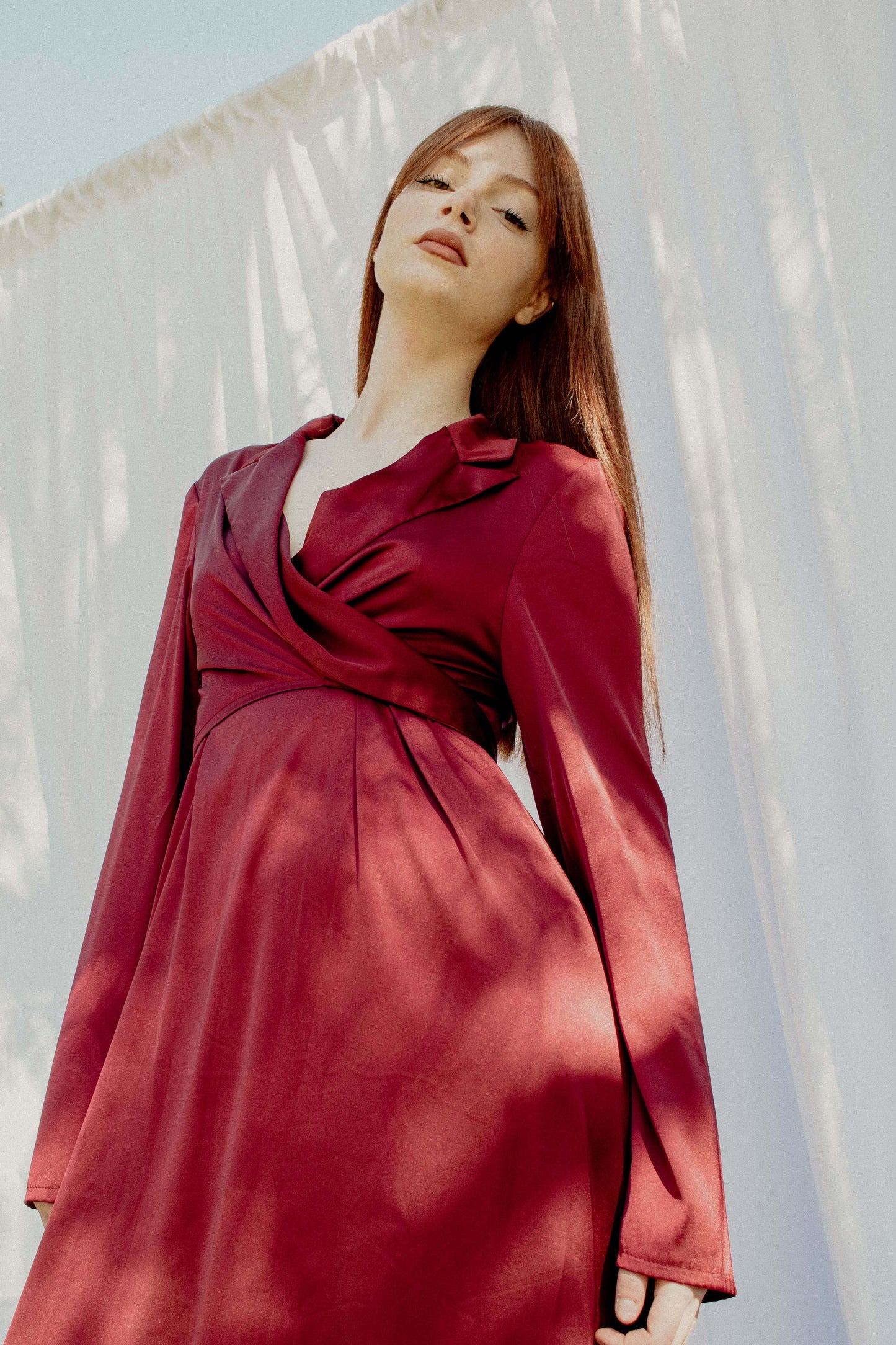 Vestido sencillo de raso - BURDEOS