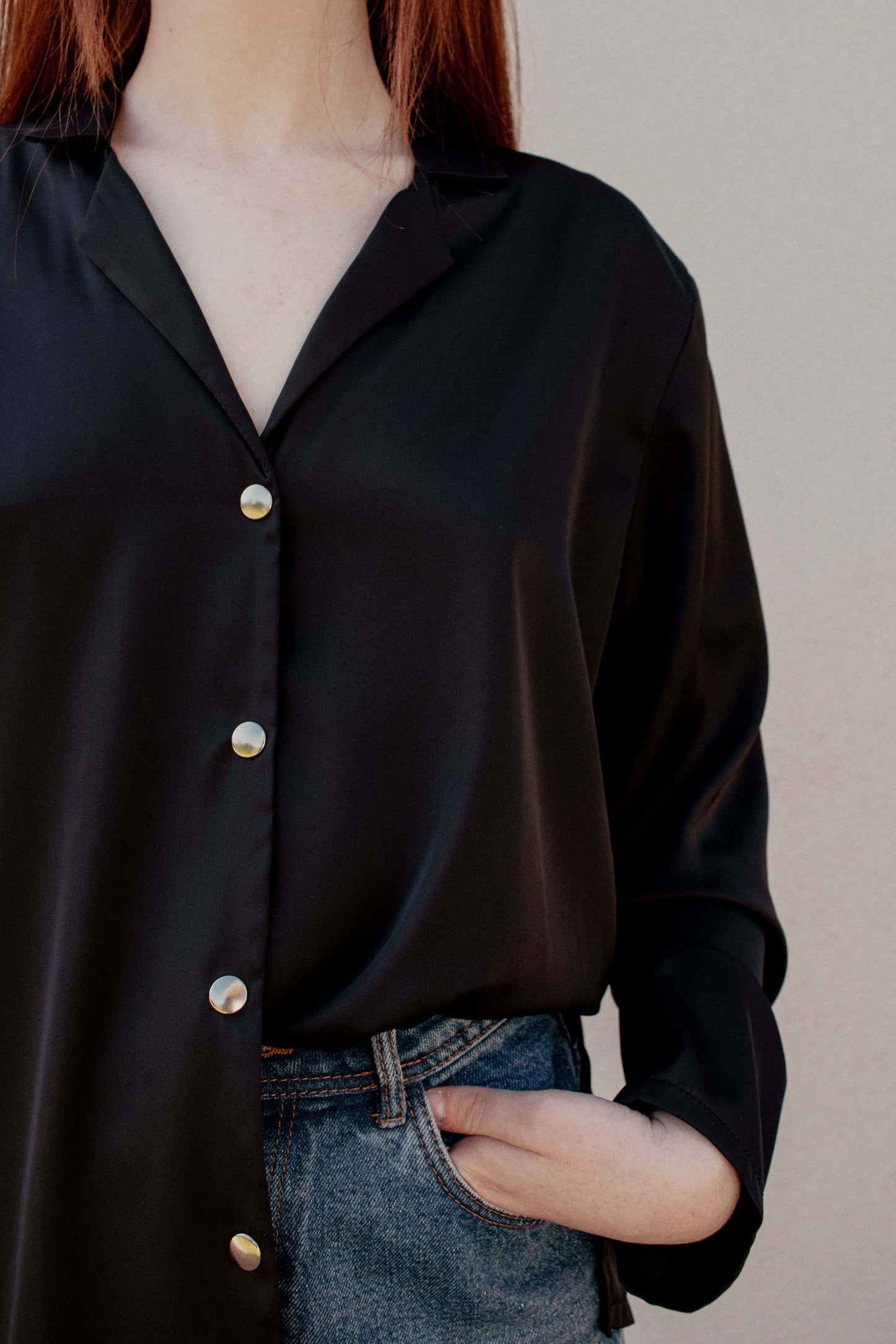 Camisa de raso con solapa - NEGRO