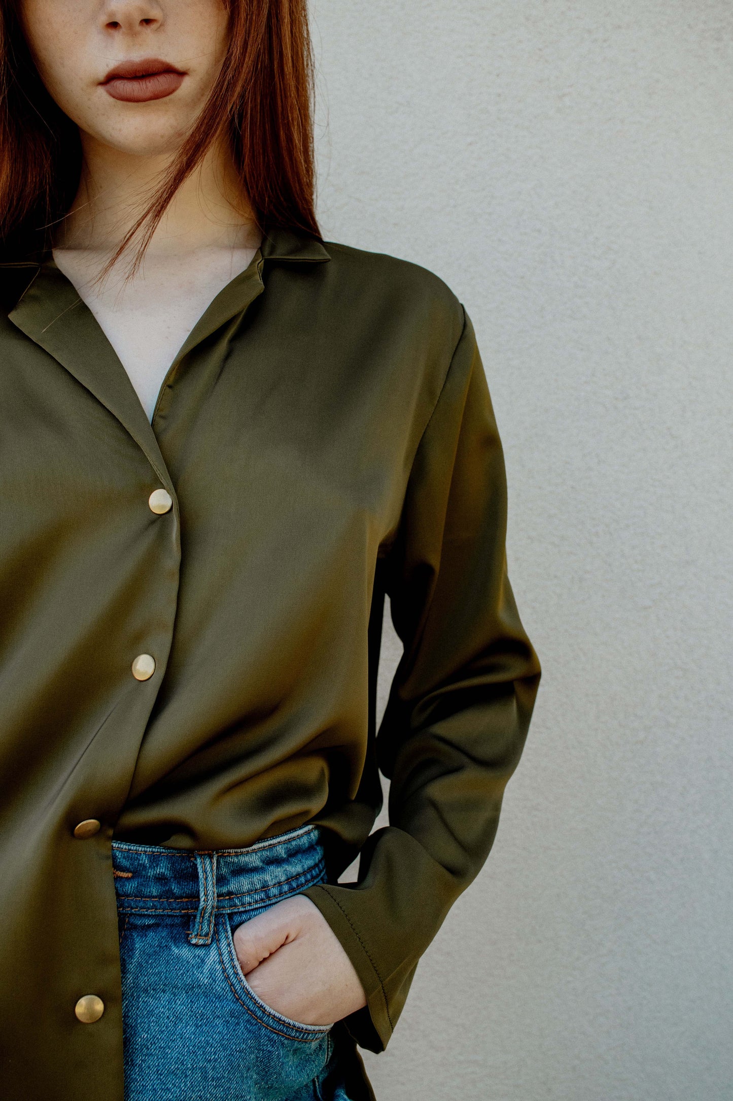 Camisa de raso con solapa - VERDE MILITAR