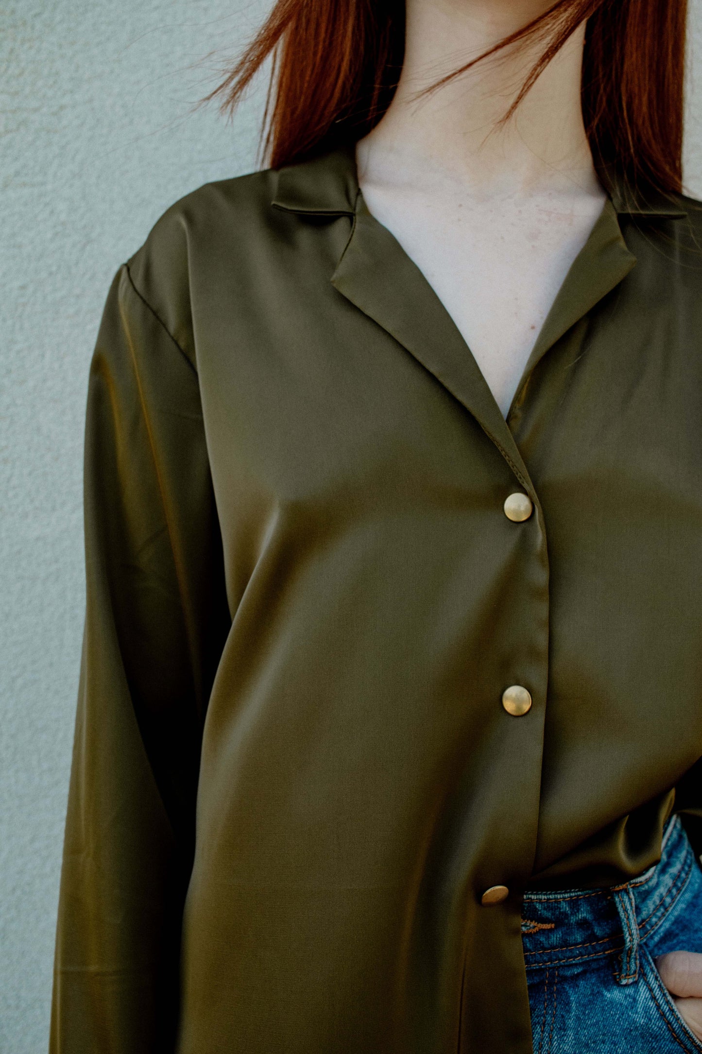 Camicia in satin con revere - VERDE MILITARE